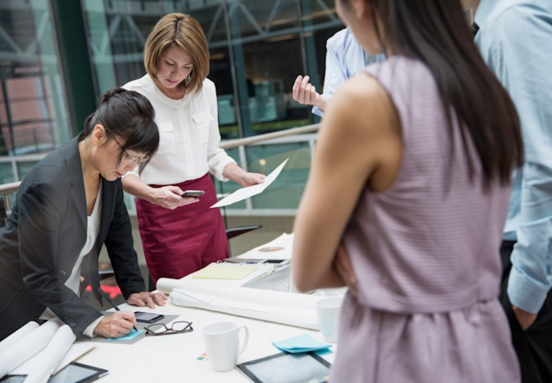 Boost productivity in your offices and warehouses: expert strategies to minimize distractions and optimize workspace